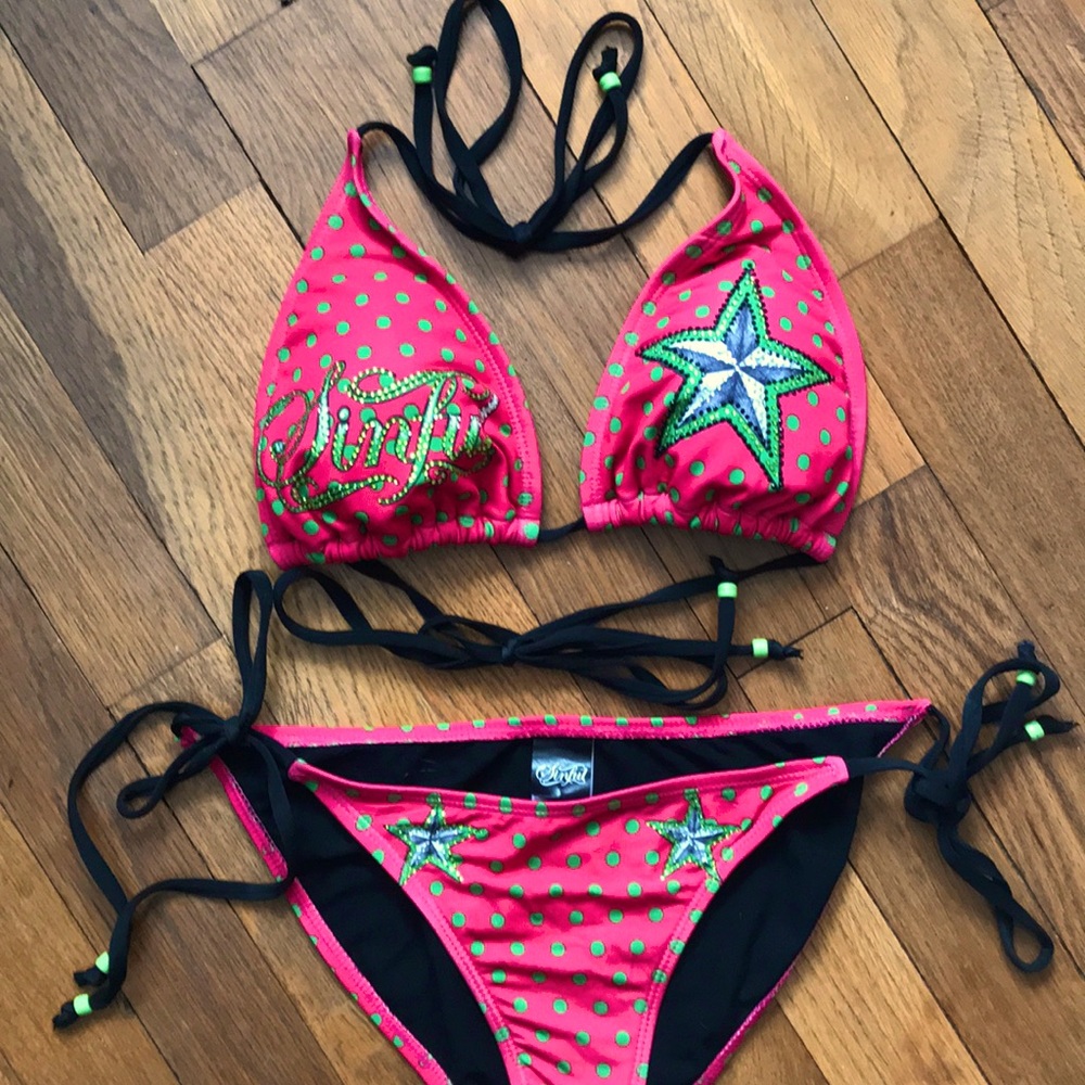 Swimsuit top & bottom